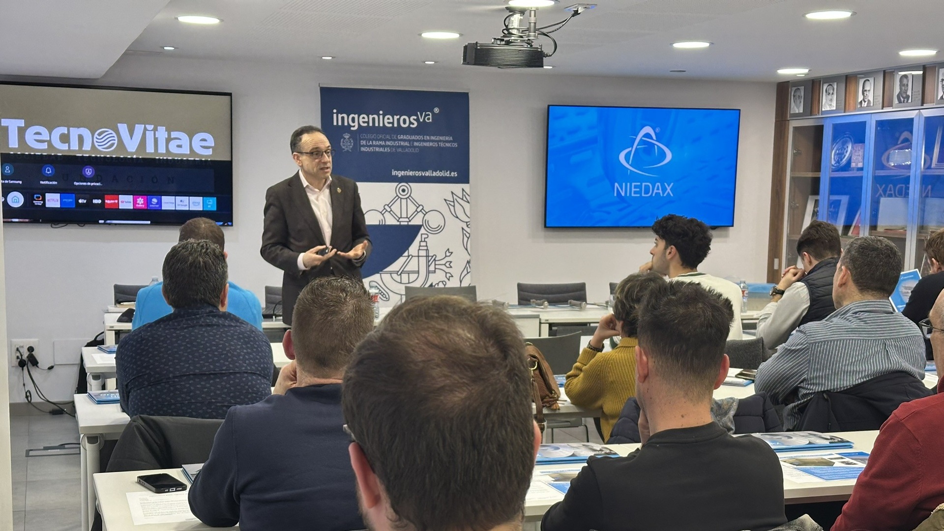La jornada técnica sobre cableado higiénico y normativa en el sector de la alimentación contó con Michael Evers (Grupo Niedax).
