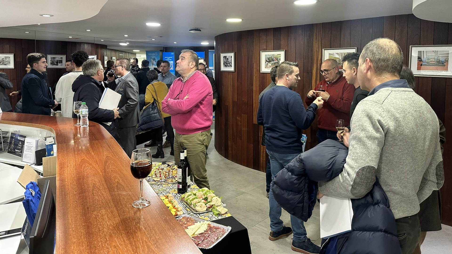 La jornada técnica sobre cableado higiénico y normativa en el sector de la alimentación contó con Michael Evers (Grupo Niedax).